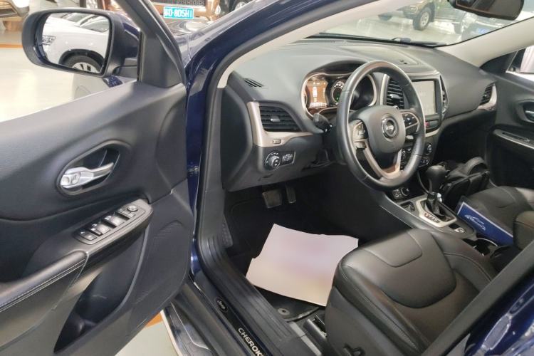 Used Jeep Cherokee 2017 2.0L Superior Edition Driver Seat