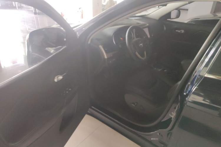 Used Jeep Cherokee 2017 2.0L Superior Edition Driver Seat