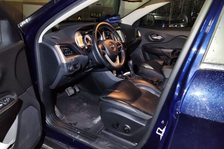 Used Jeep Cherokee 2017 2.4L Professional Smart Edition Driver Seat