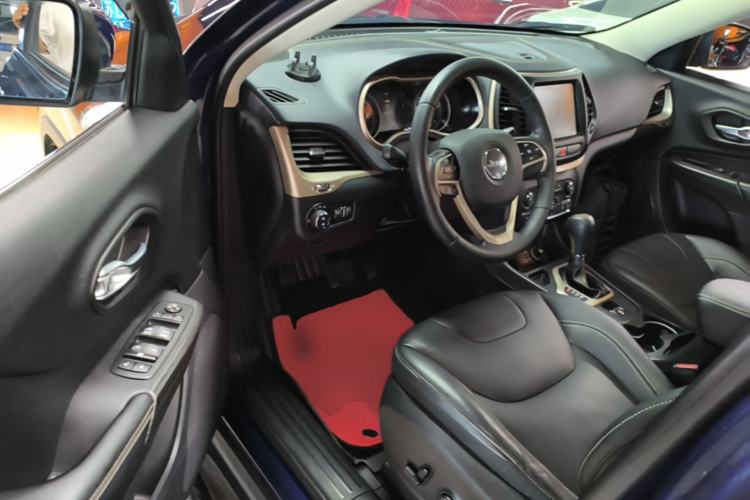 Used Jeep Cherokee 2017 2.0L Superior Edition Driver Seat