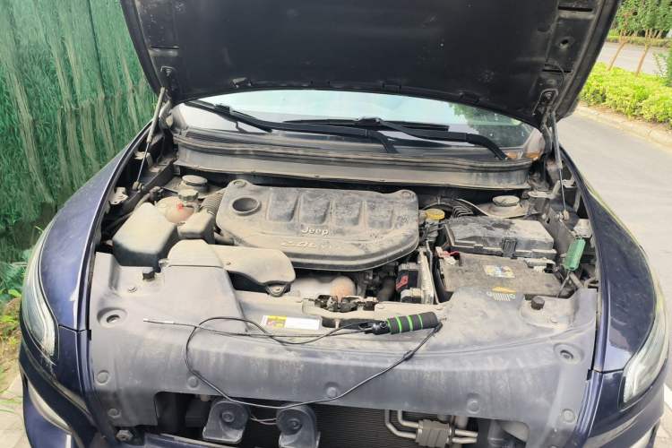 Used Jeep Cherokee 2017 2.0L Superior Edition Engine Bay