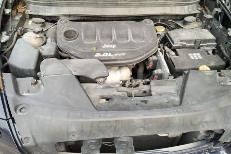 Used Jeep Cherokee 2017 2.0L Superior Edition Engine Bay