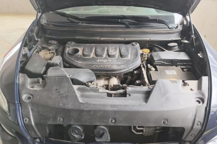 Used Jeep Cherokee 2017 2.0L Superior Edition Engine Bay