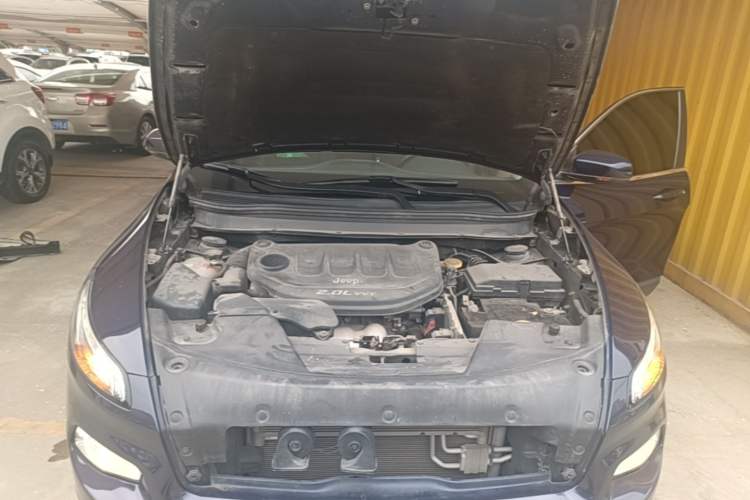 Used Jeep Cherokee 2017 2.0L Superior Edition Engine Bay