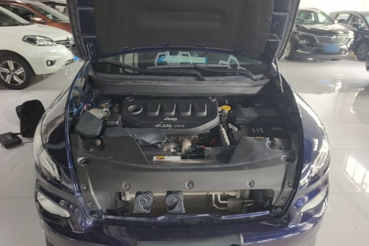 Used Jeep Cherokee 2017 2.0L Superior Edition Engine Bay