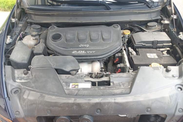 Used Jeep Cherokee 2017 2.0L Superior Edition Engine Bay