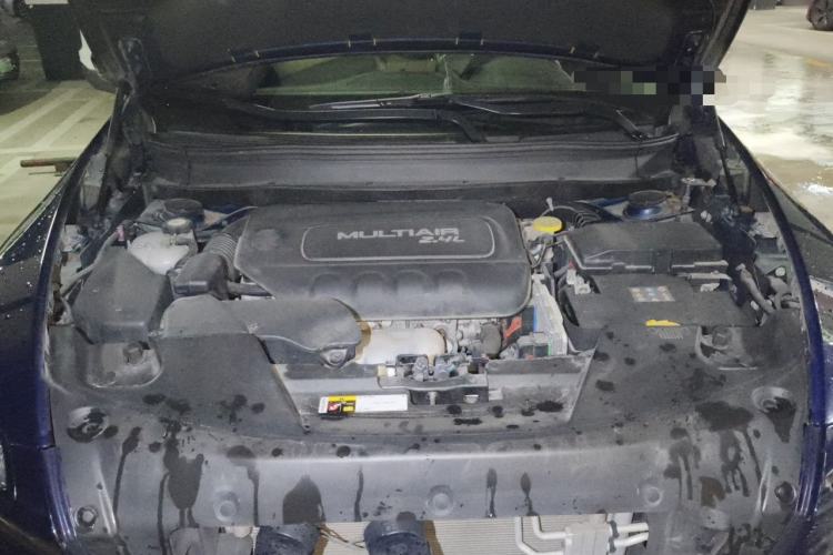 Used Jeep Cherokee 2017 2.4L Superior Edition Engine Bay