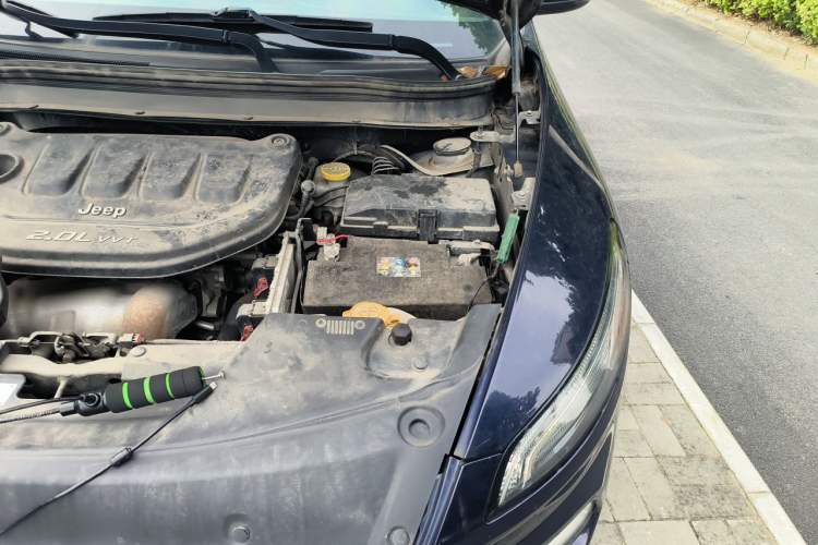 Used Jeep Cherokee 2017 2.0L Superior Edition Engine Bay Left
