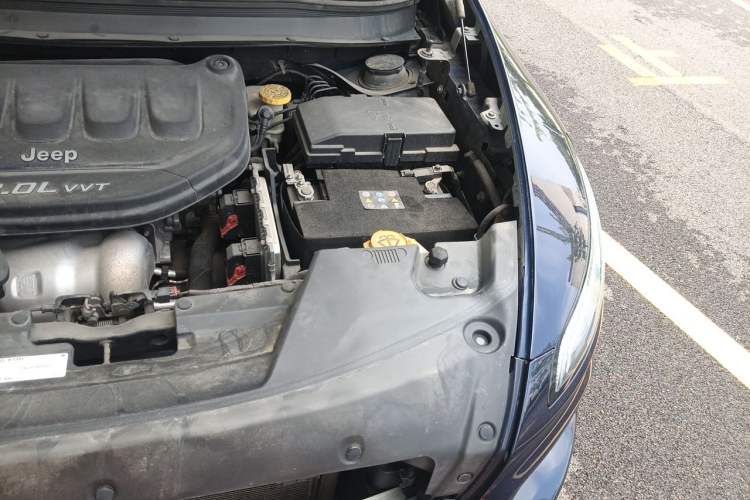 Used Jeep Cherokee 2017 2.0L Superior Edition Engine Bay Left
