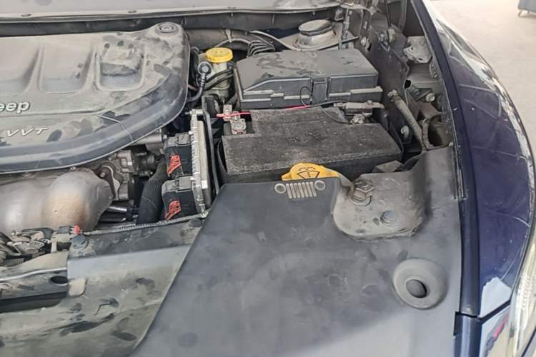 Used Jeep Cherokee 2017 2.0L Superior Edition Engine Bay Left