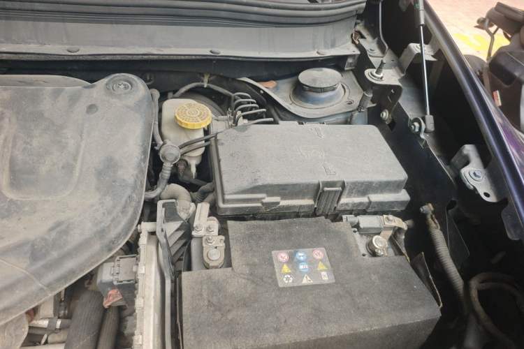 Used Jeep Cherokee 2017 2.0L Superior Edition Engine Bay Left