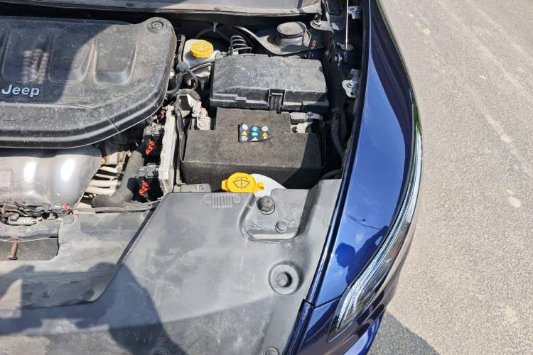 Used Jeep Cherokee 2017 2.0L Superior Edition Engine Bay Left