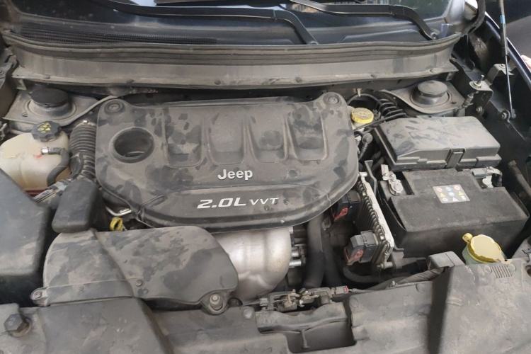 Used Jeep Cherokee 2017 2.0L Superior Edition Engine Bay