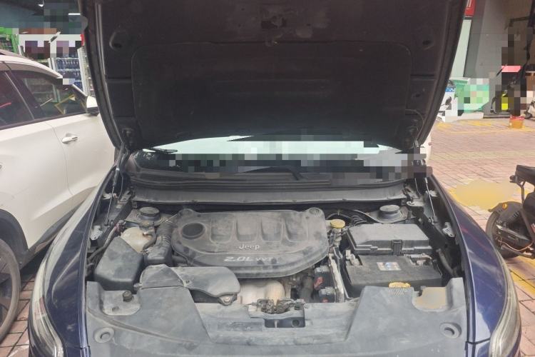Used Jeep Cherokee 2017 2.0L Superior Edition Engine Bay