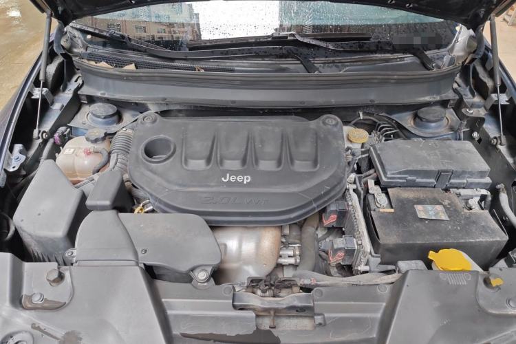Used Jeep Cherokee 2017 2.0L Superior Edition Engine Bay