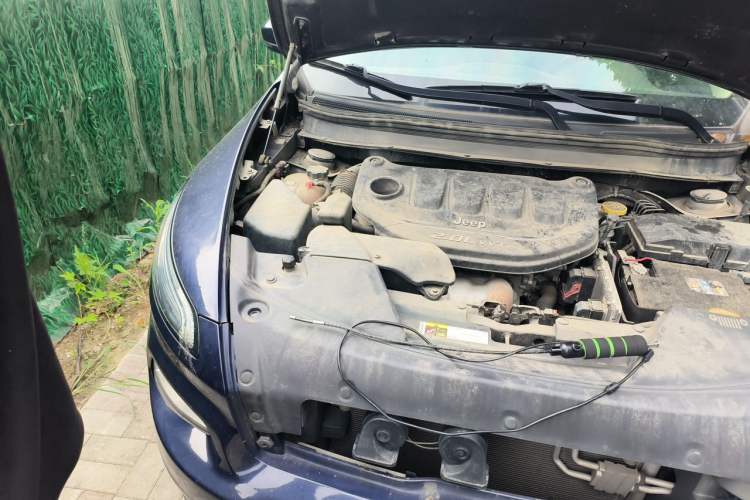 Used Jeep Cherokee 2017 2.0L Superior Edition Engine Bay Right