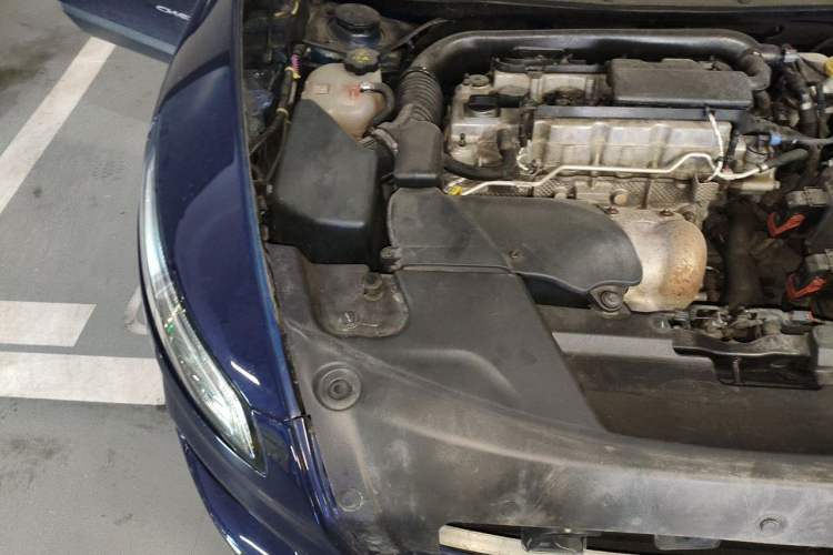 Used Jeep Cherokee 2017 2.4L Leading Edition Engine Bay Right