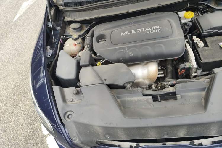 Used Jeep Cherokee 2017 2.4L Leading Edition Engine Bay Right