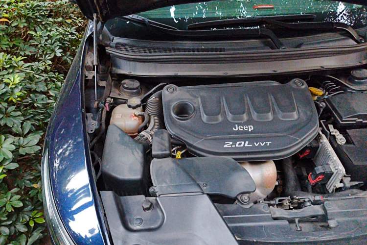 Used Jeep Cherokee 2017 2.0L Superior Edition Engine Bay Right
