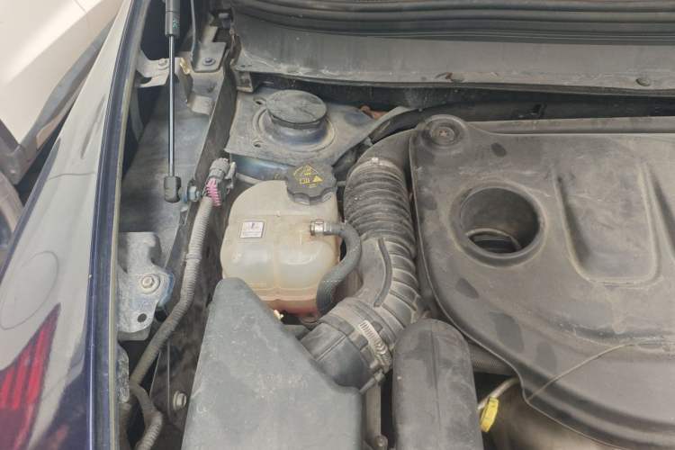 Used Jeep Cherokee 2017 2.0L Superior Edition Engine Bay Right