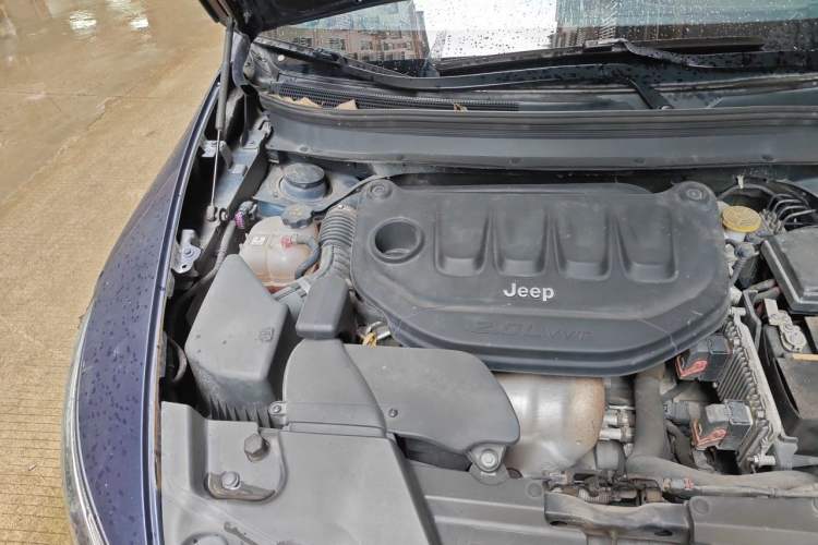 Used Jeep Cherokee 2017 2.0L Superior Edition Engine Bay Right