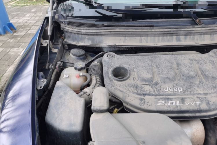 Used Jeep Cherokee 2017 2.0L Superior Edition Engine Bay Right