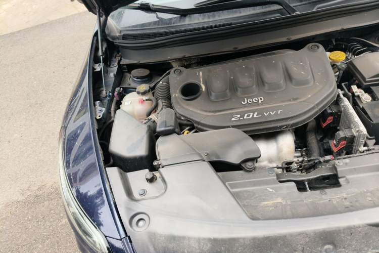 Used Jeep Cherokee 2017 2.0L Superior Edition Engine Bay Right