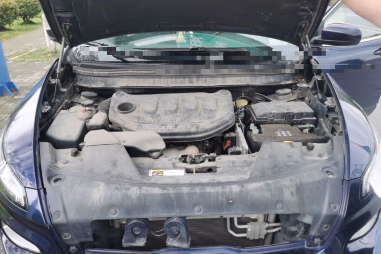 Used Jeep Cherokee 2017 2.0L Superior Edition Engine Bay