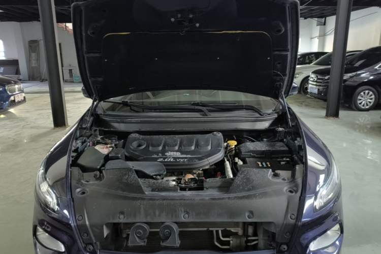 Used Jeep Cherokee 2017 2.0L Superior Edition Engine Bay