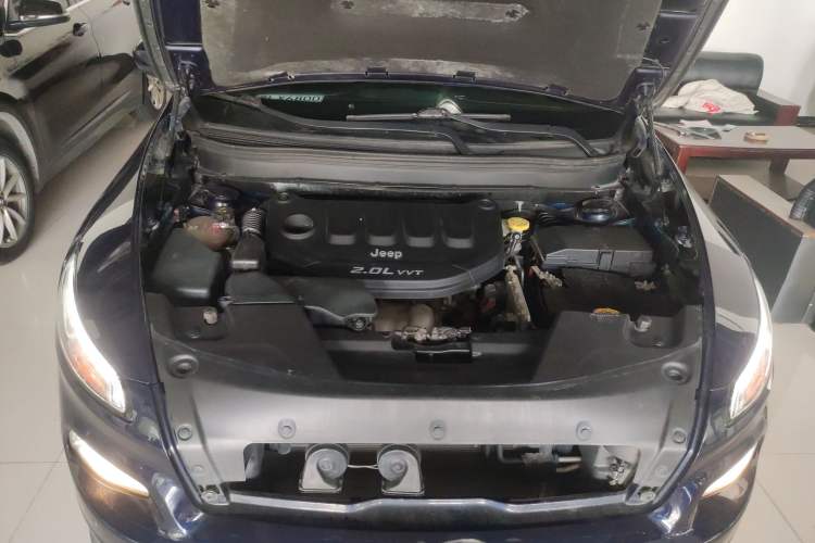 Used Jeep Cherokee 2017 2.0L Superior Edition Engine Bay