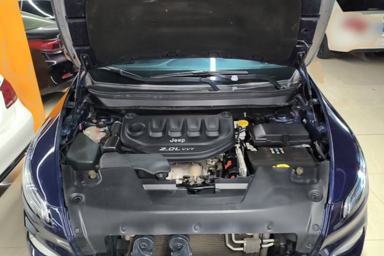 Used Jeep Cherokee 2017 2.0L Superior Edition Engine Bay