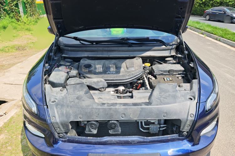 Used Jeep Cherokee 2017 2.0L Superior Edition Engine Bay