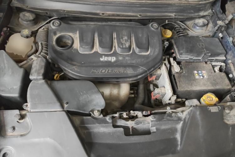 Used Jeep Cherokee 2017 2.0L Superior Edition Engine Bay