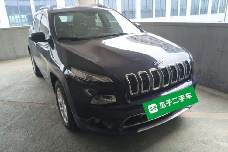 Used Jeep Cherokee 2017 2.0L Superior Edition Exterior 1