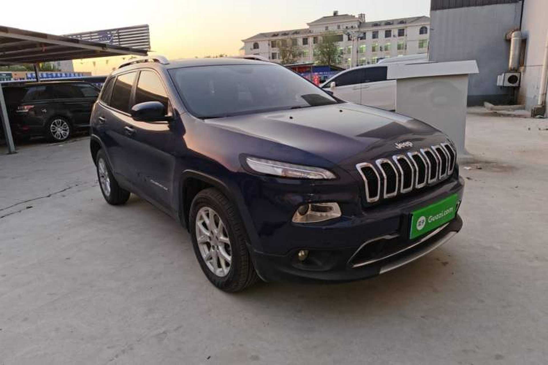 Used Jeep Cherokee 2017 2.0L Superior Edition Exterior 1