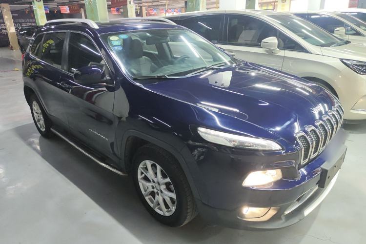 Used Jeep Cherokee 2017 2.0L Superior Edition Exterior 2