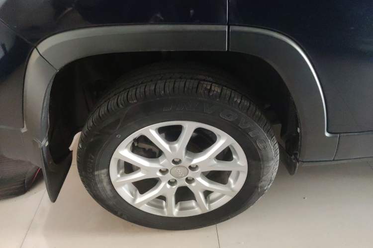 Used Jeep Cherokee 2017 2.0L Superior Edition Exterior 4