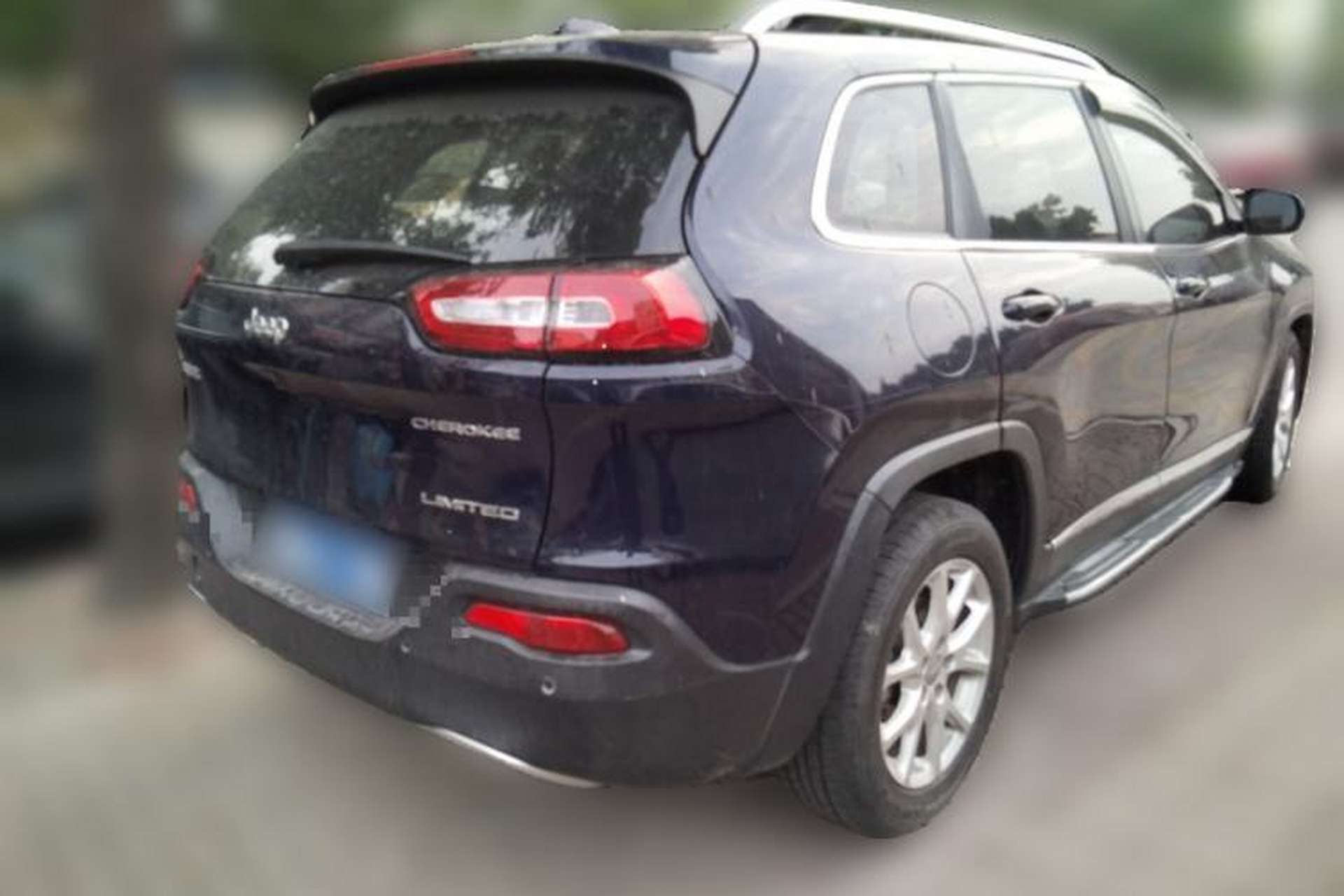 Used Jeep Cherokee 2017 2.0L Superior Edition Exterior 5