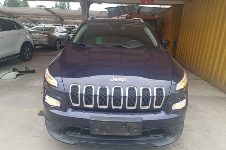 Used Jeep Cherokee 2017 2.0L Superior Edition Front