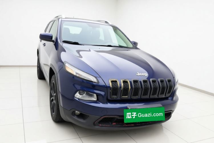 Used Jeep Cherokee 2017 2.0L Superior Edition Front Right 45 Deg