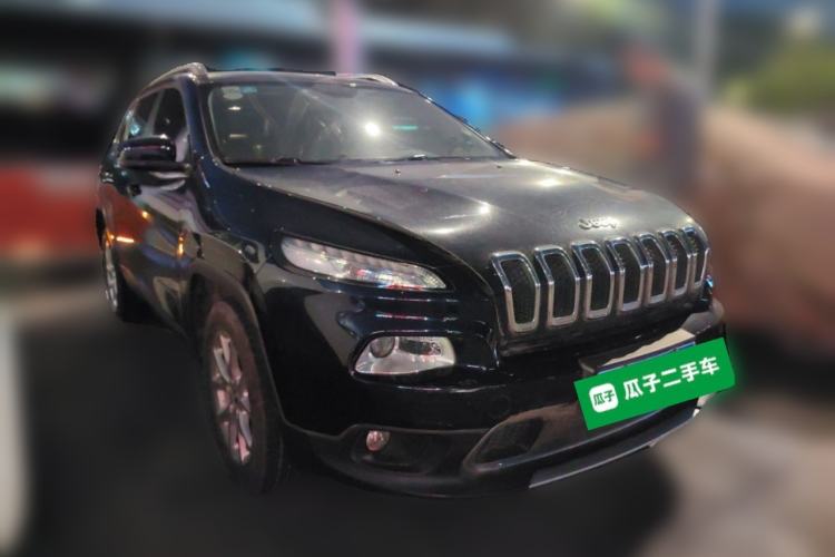 Used Jeep Cherokee 2017 2.0L Superior Edition Front Right 45 Deg