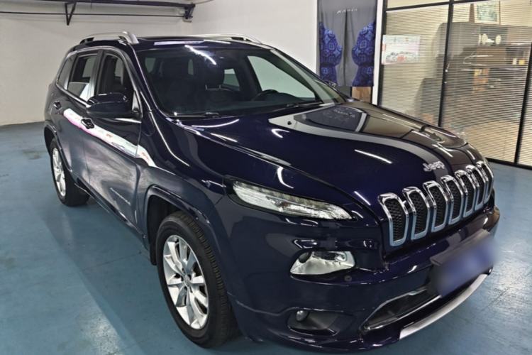 Used Jeep Cherokee 2017 2.4L Professional Smart Edition Front Right 45 Deg