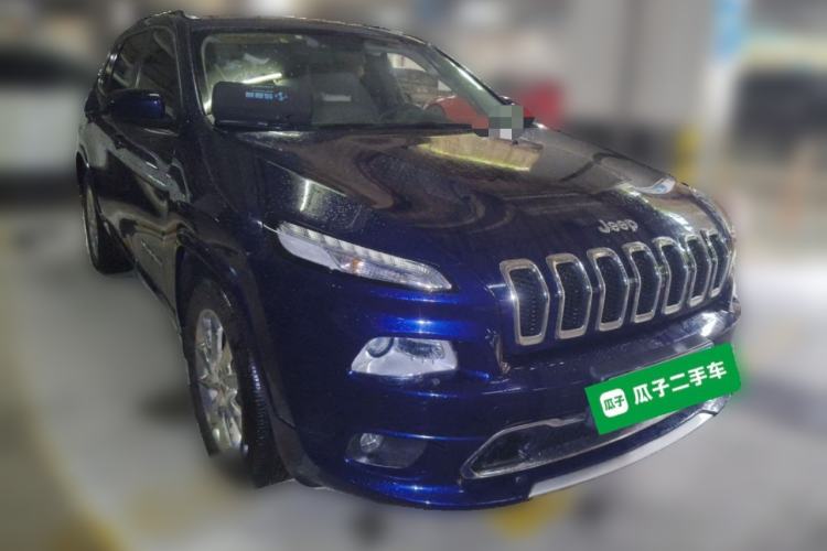 Used Jeep Cherokee 2017 2.4L Superior Edition Front Right 45 Deg