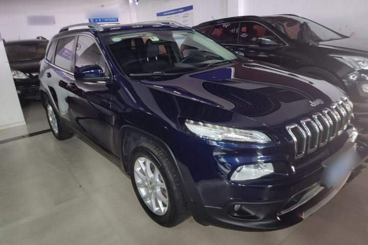 Used Jeep Cherokee 2017 2.4L Leading Smart Edition Front Right 45 Deg