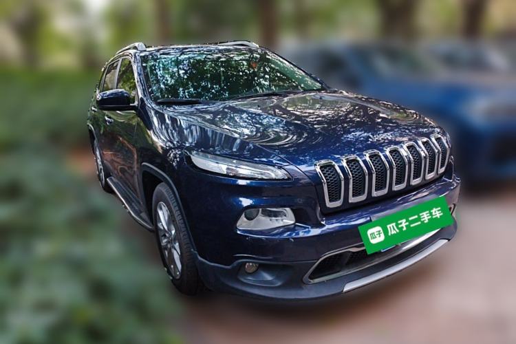 Used Jeep Cherokee 2017 2.0L Superior Edition Front Right 45 Deg