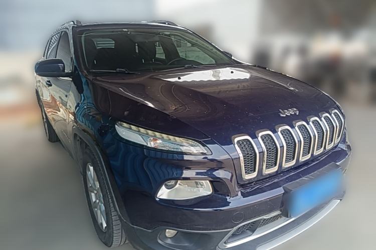 Used Jeep Cherokee 2017 2.0L Superior Edition Front Right 45 Deg