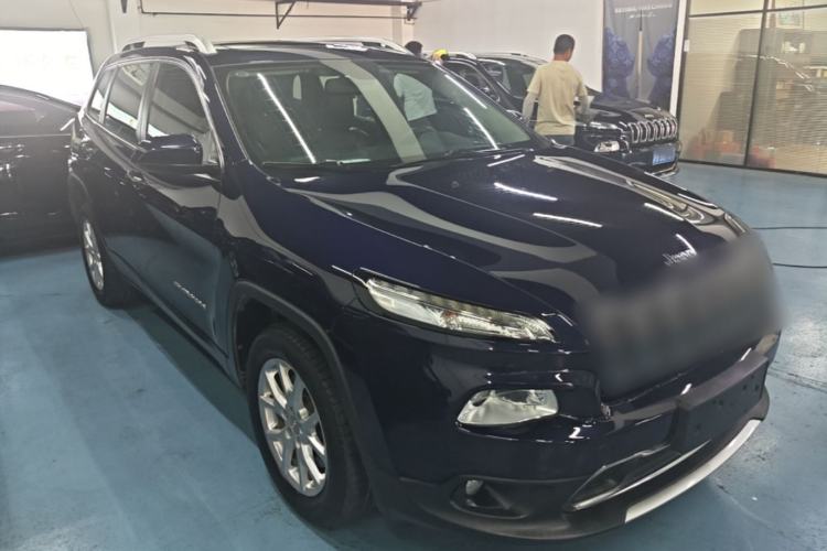 Used Jeep Cherokee 2017 2.4L Leading Smart Edition Front Right 45 Deg