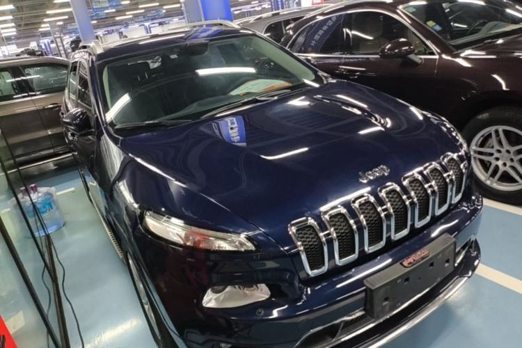 Used Jeep Cherokee 2017 2.4L Excellence Edition Front Right 45 Deg