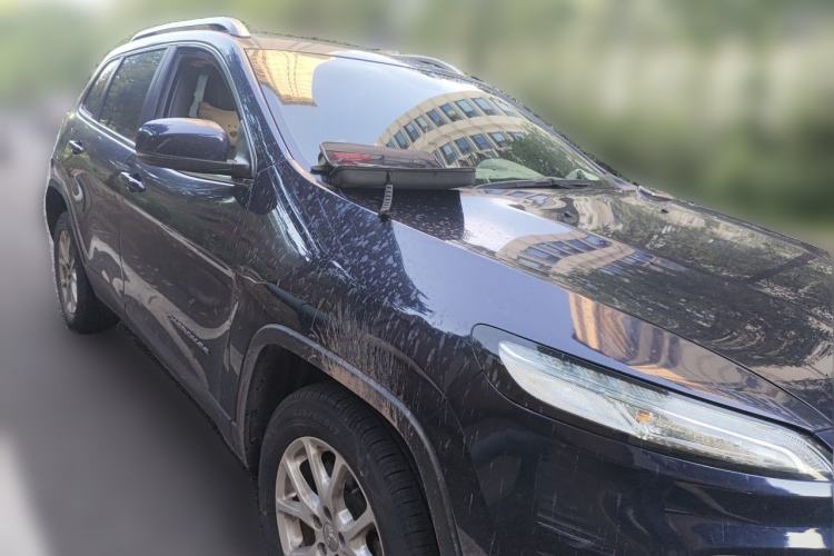 Used Jeep Cherokee 2017 2.0L Superior Edition Front Right 45 Deg