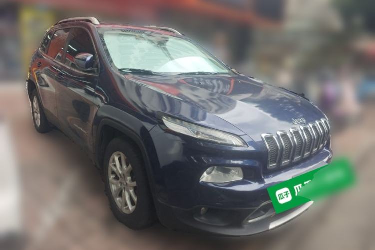 Used Jeep Cherokee 2017 2.0L Superior Edition Front Right 45 Deg